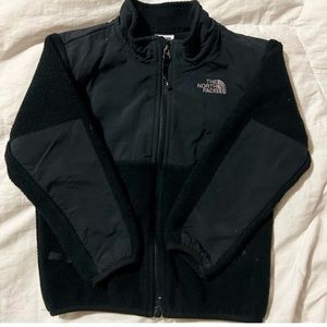Boys North Face Jacket size 6 (XS) black in excellent condition!